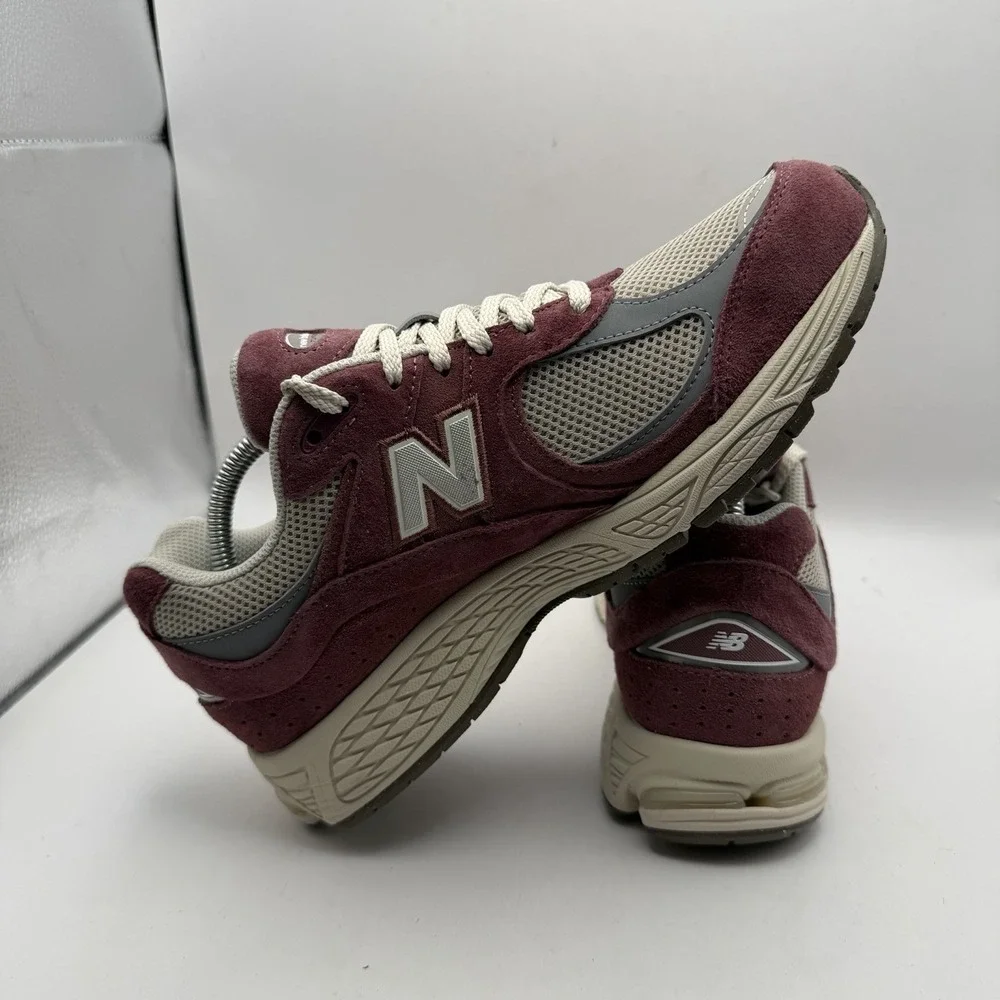 New Balance Men's Sz 8.5D 2002R Casual Sneaker Deep Red/grey |U2002RS| Womens 10